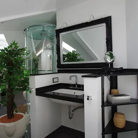 Luxury-apartment Alexandra شقة *