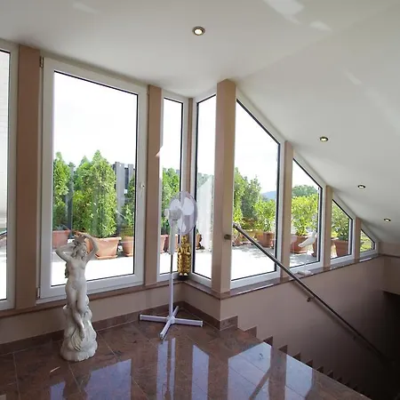 Luxury-apartment Alexandra شقة *